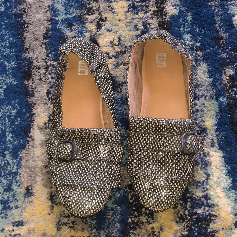 New tried on never worn